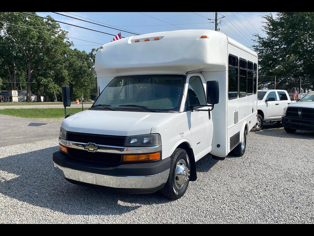Used 2015 Chevrolet Express 3500 w/ Shuttle Bus Package RWD image 3