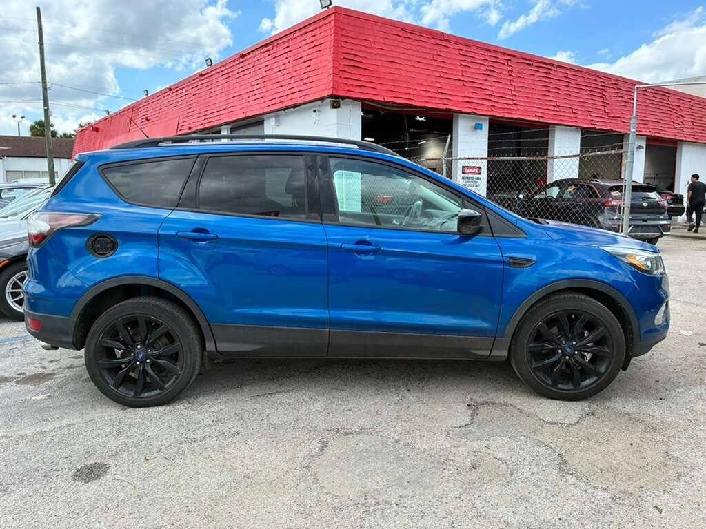 Used 2017 Ford Escape SE w/ SE Sport Appearance Package FWD image 10