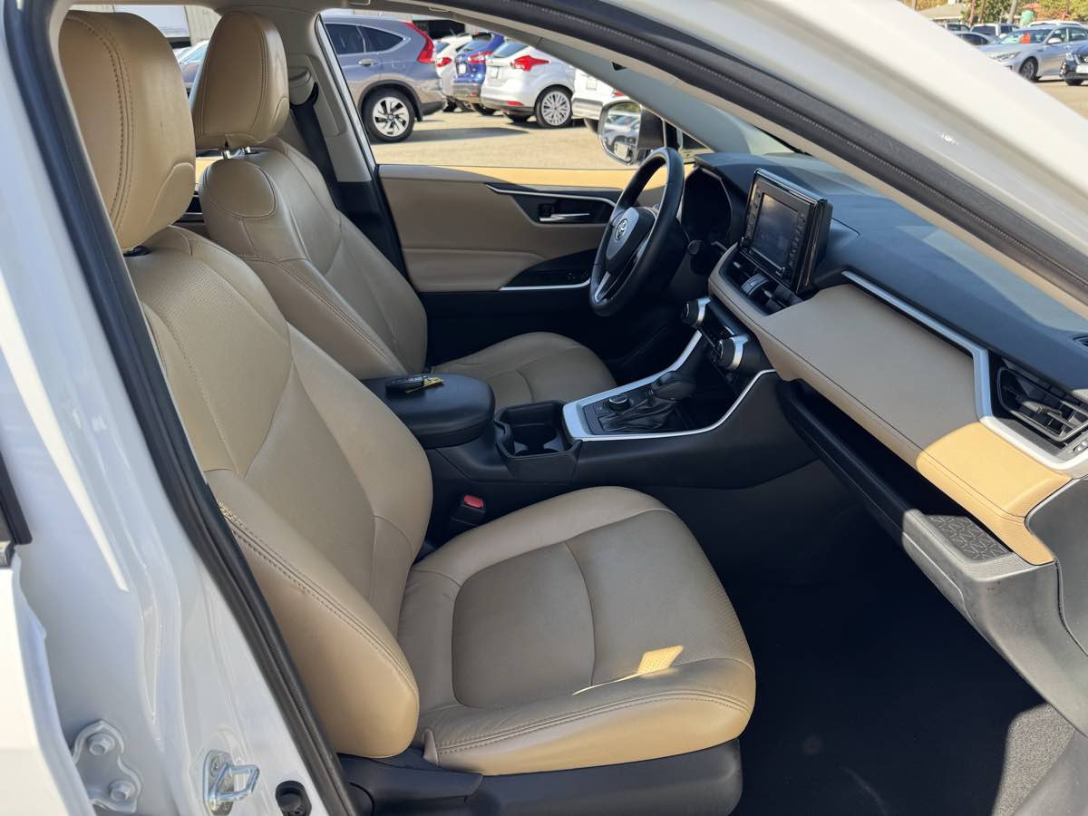 Used 2020 Toyota RAV4 XLE w/ Convenience Package AWD/4WD image 14