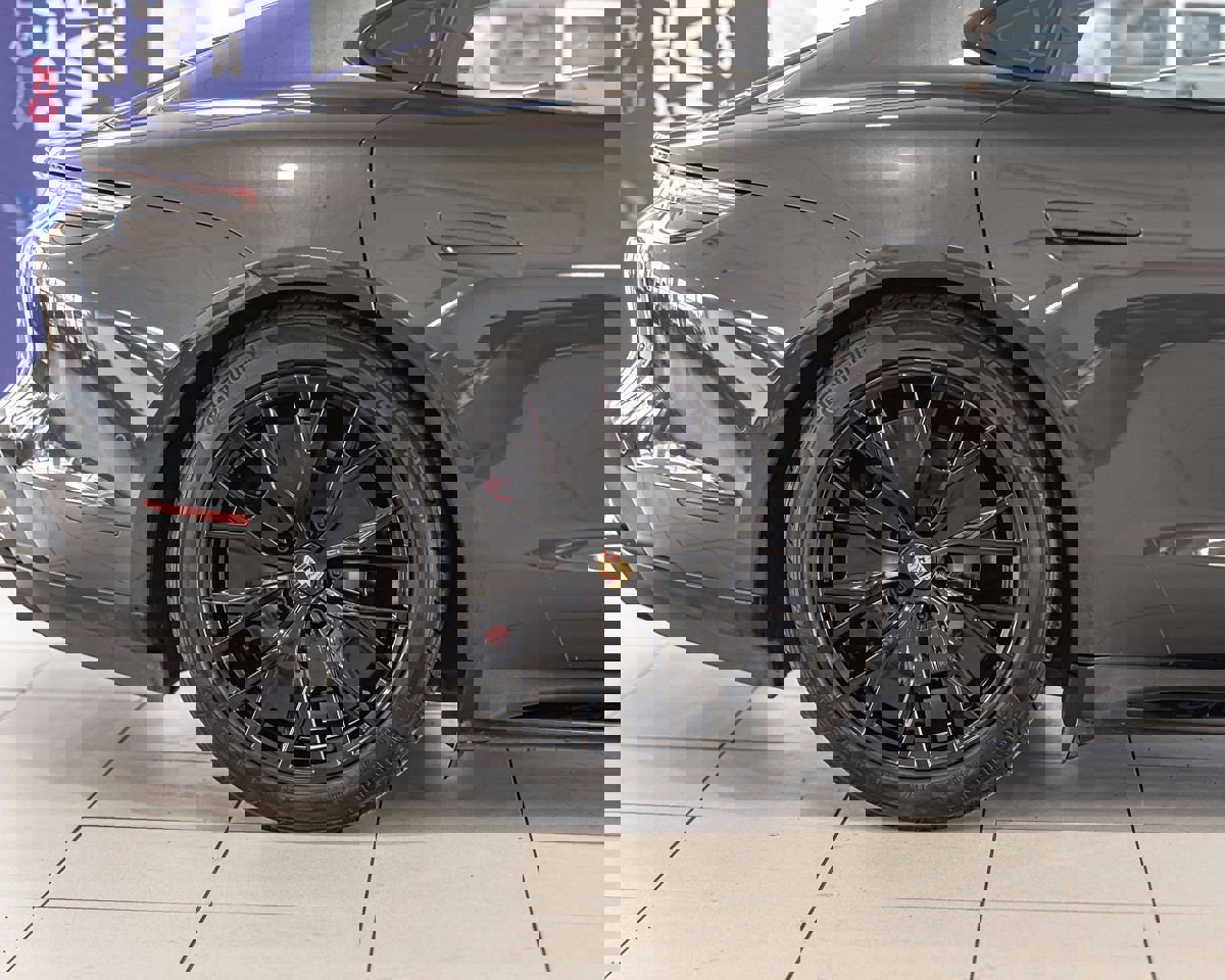 Used 2022 Porsche Taycan GTS image 14