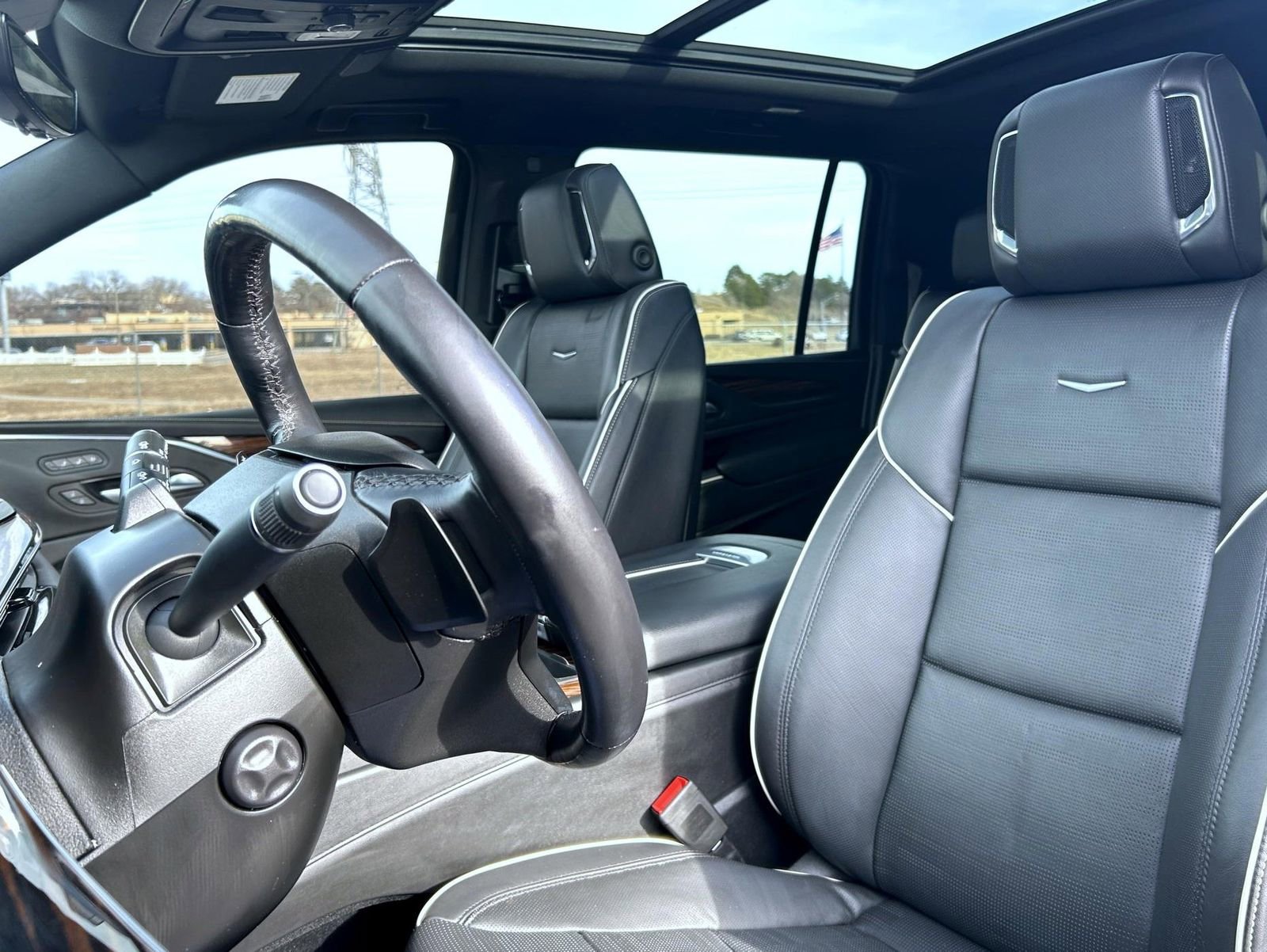 Certified 2023 Cadillac Escalade ESV Premium Luxury image 17