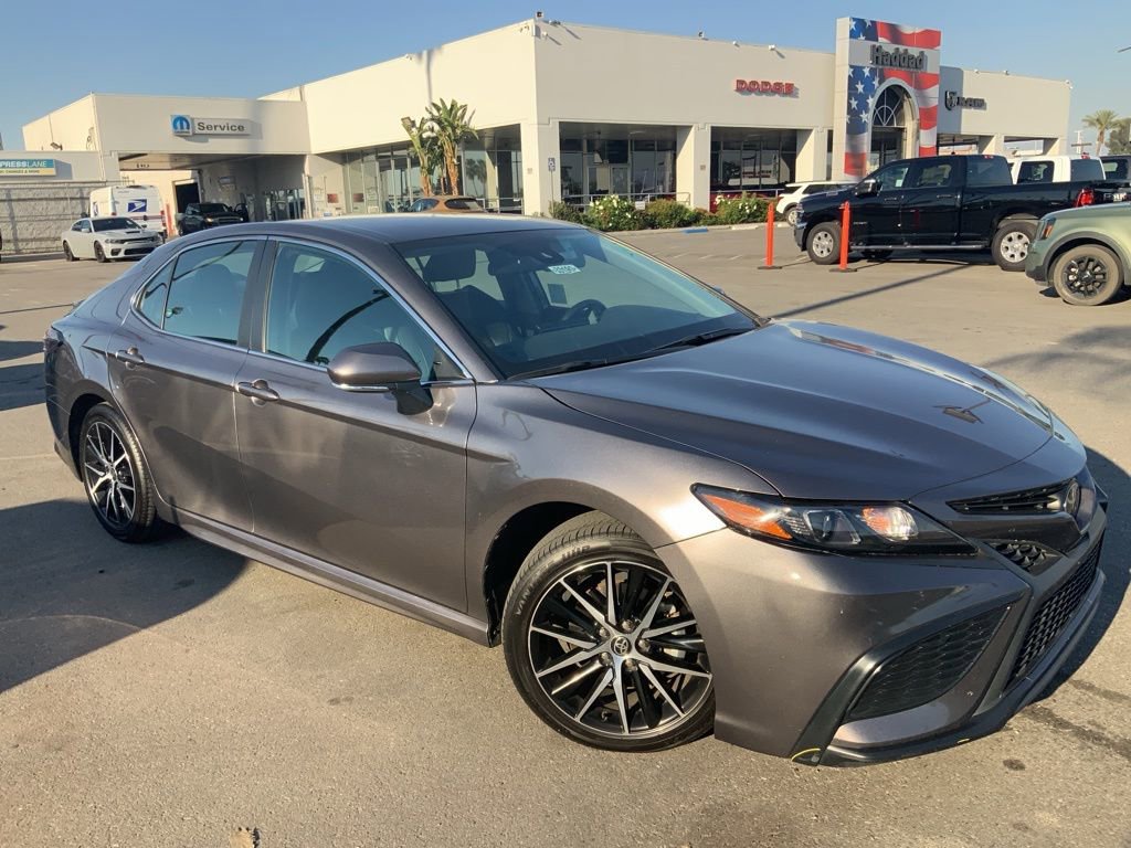 Used 2024 Toyota Camry SE w/ Cold Weather Package