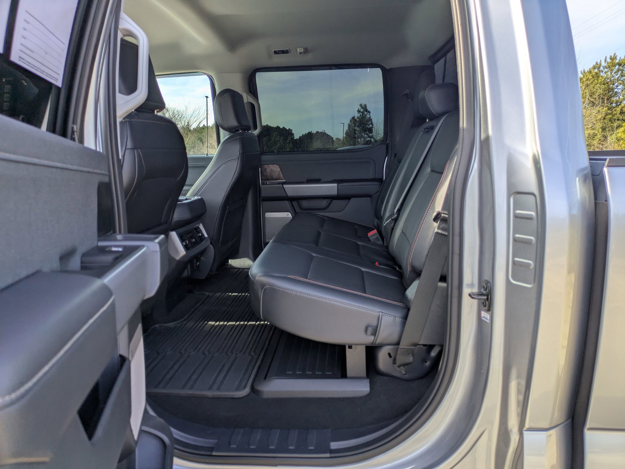 Certified 2024 Ford F350 Lariat w/ Chrome Package image 28