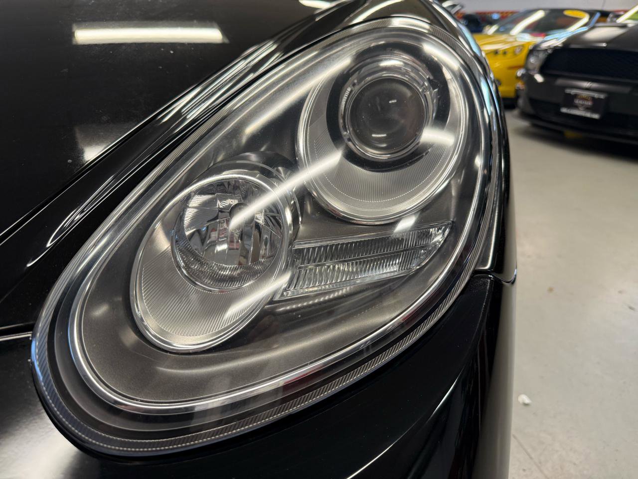Used 2011 Porsche Cayman RWD image 17