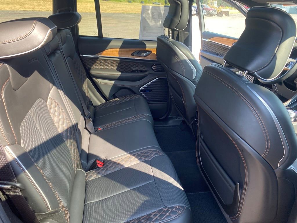 Used 2024 Jeep Grand Cherokee Summit image 18