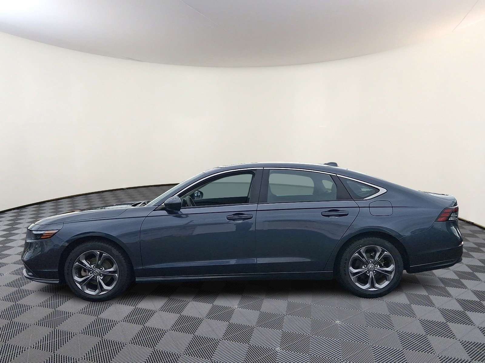 Used 2023 Honda Accord EX image 4