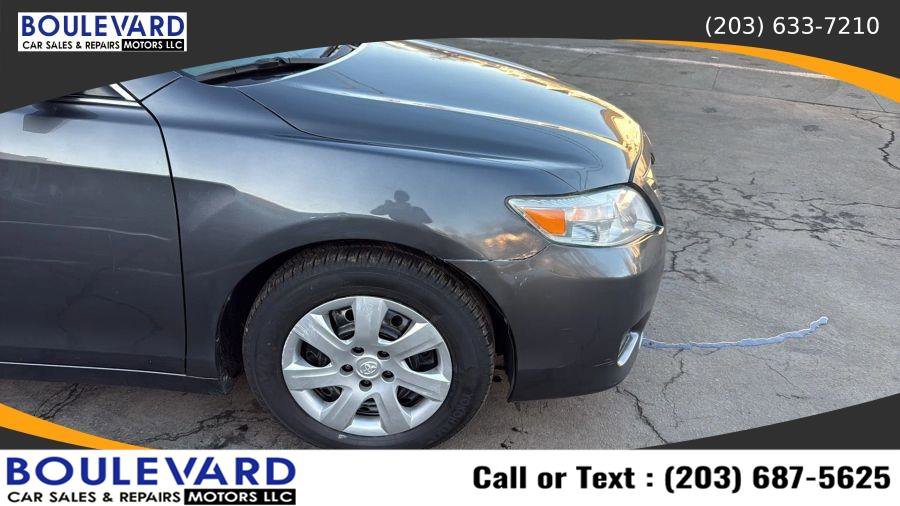 Used 2010 Toyota Camry LE FWD image 12