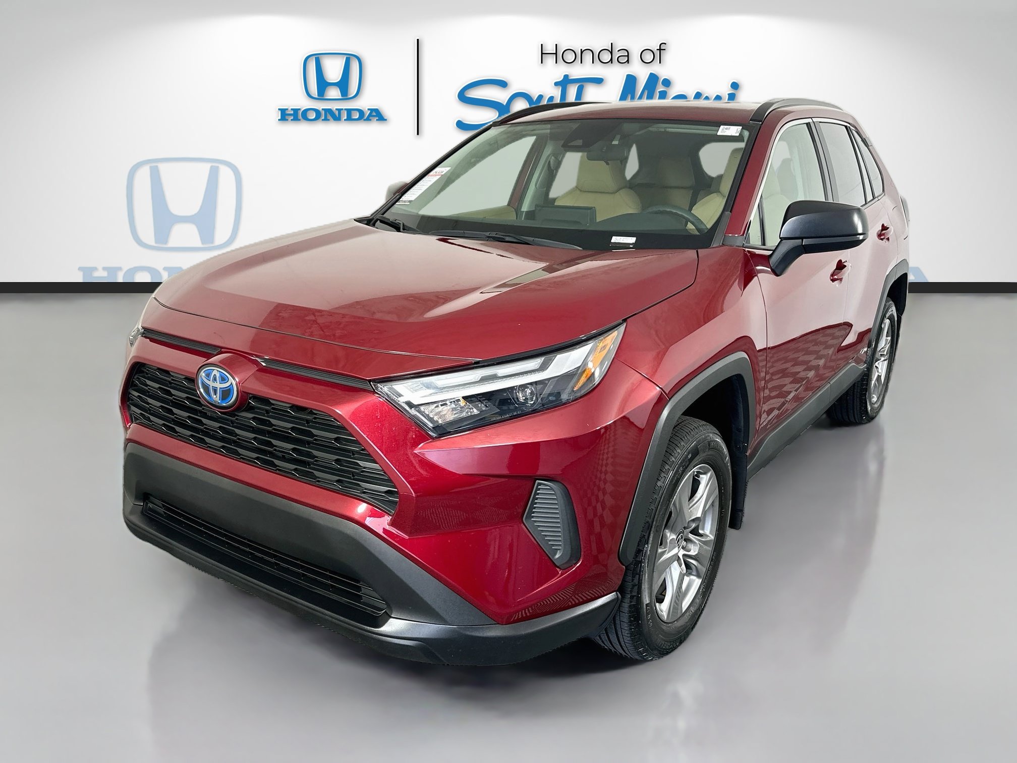 Used 2024 Toyota RAV4 LE AWD/4WD image 7