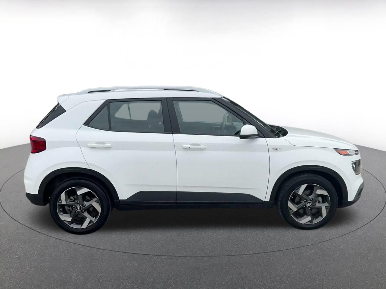 Used 2026 Hyundai Venue SEL FWD image 13