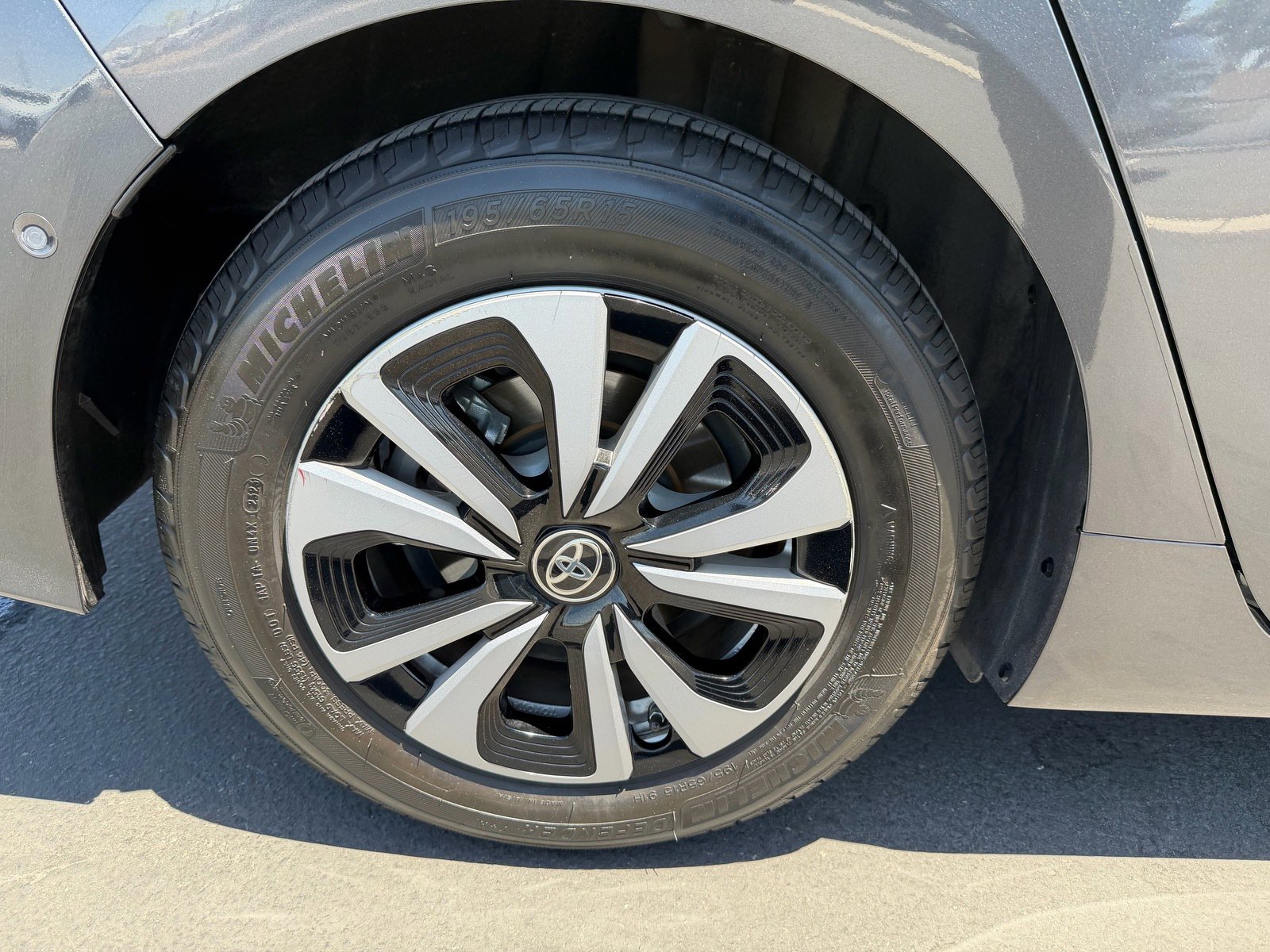 Used 2018 Toyota Prius Prime Advanced w/ Carpet Mat Package FWD image 26
