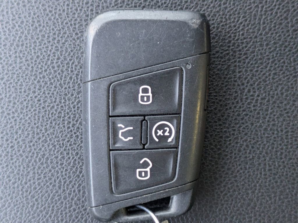 Used 2021 Volkswagen Atlas Cross Sport SE image 34