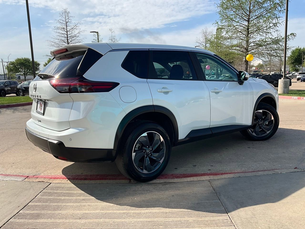 Used 2025 Nissan Rogue SV image 6