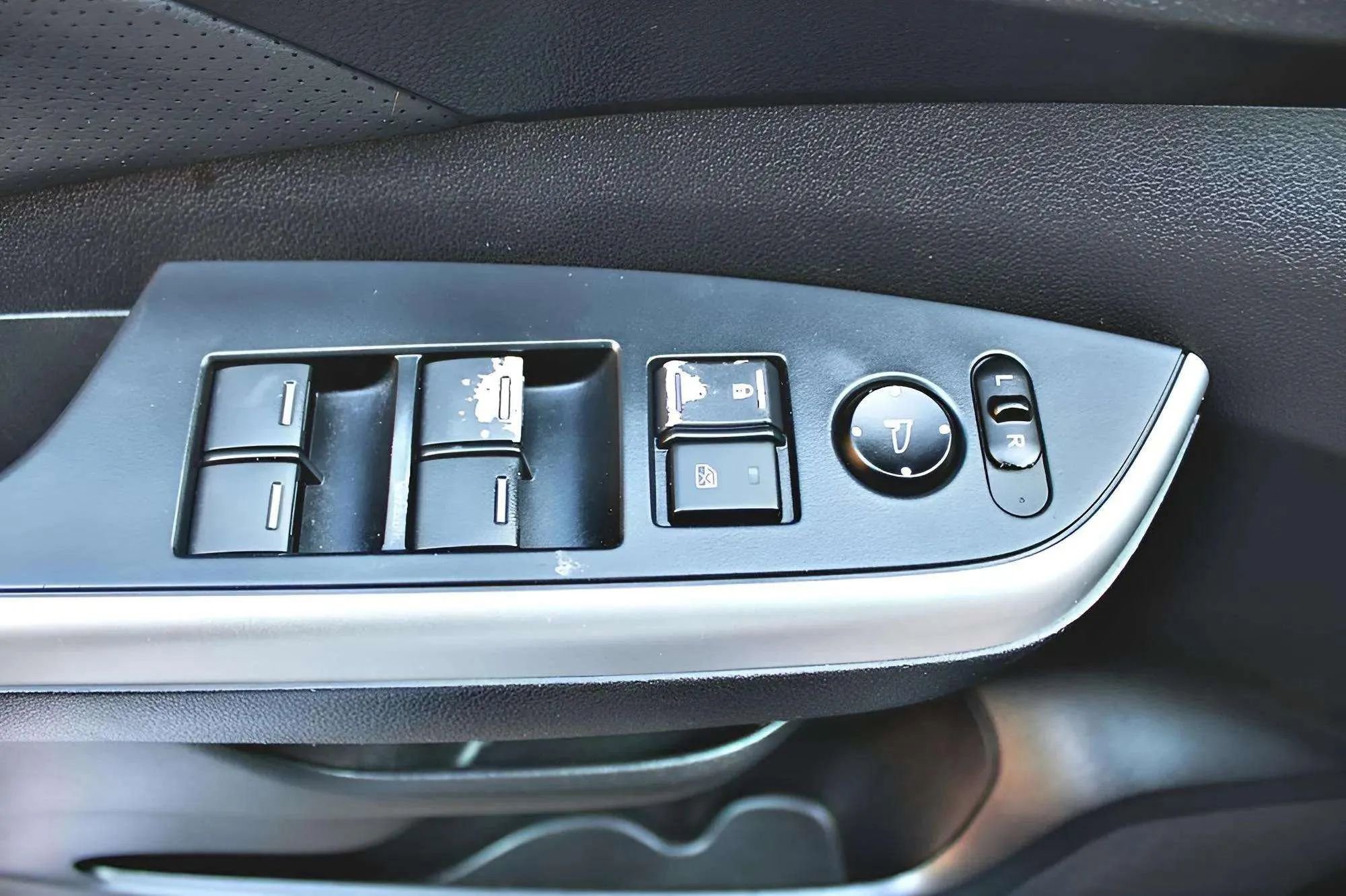 Used 2015 Honda CR-V EX-L image 10