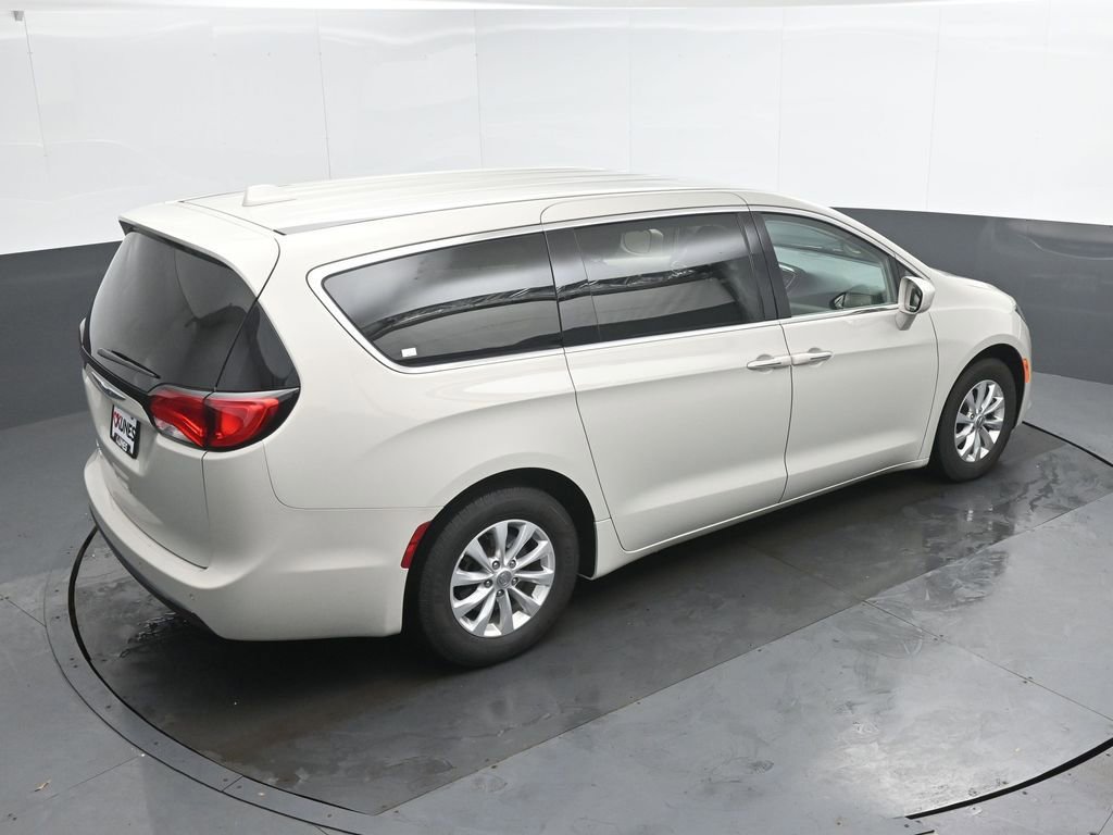 Used 2019 Chrysler Pacifica Touring Plus w/ Cold Weather Group image 34