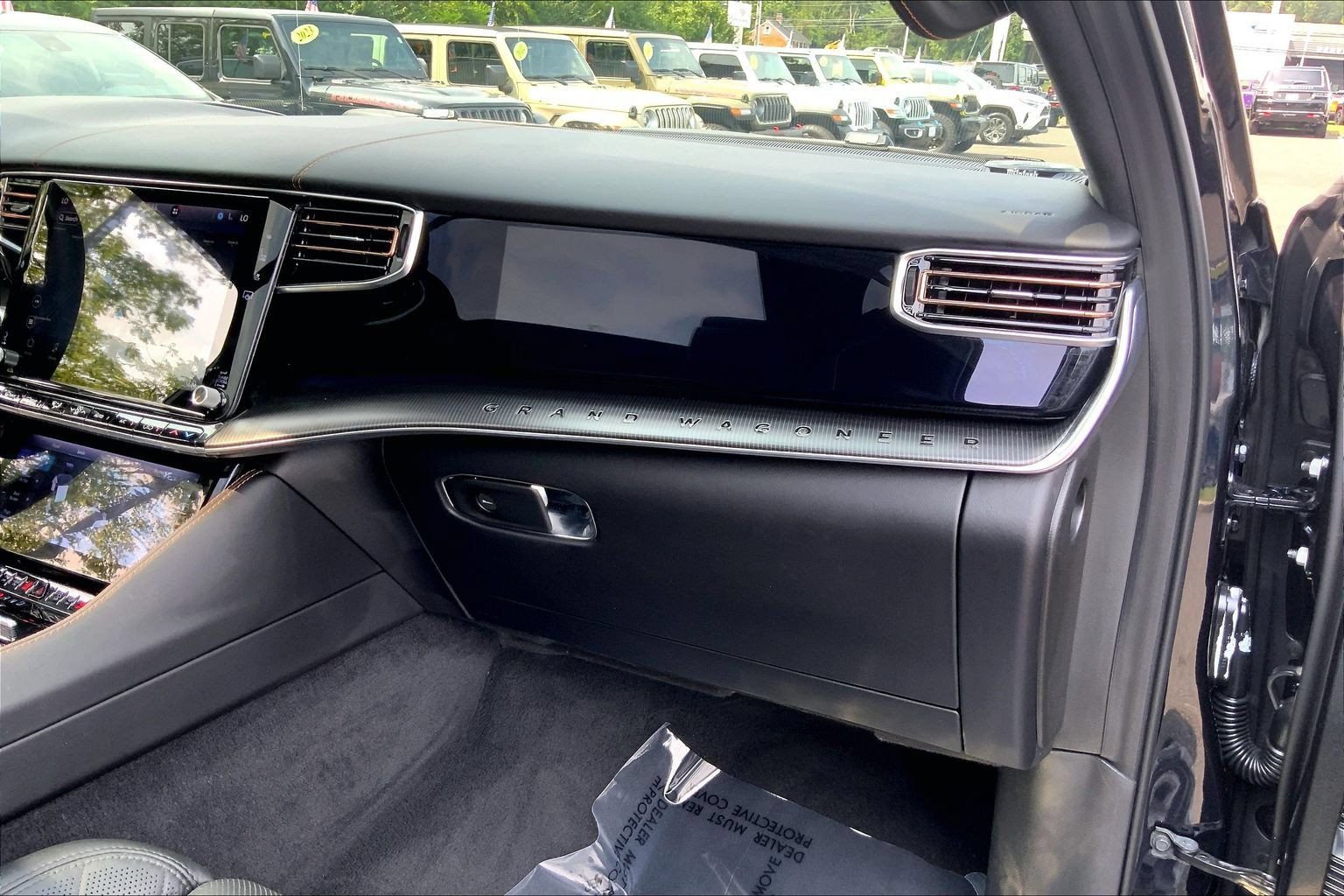 Certified 2025 Jeep Grand Wagoneer L Series III w/ Rear Seat Video Group 1 AWD/4WD image 17