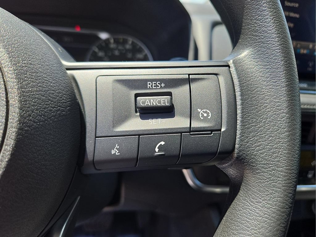 Used 2024 Nissan Rogue S AWD/4WD image 19