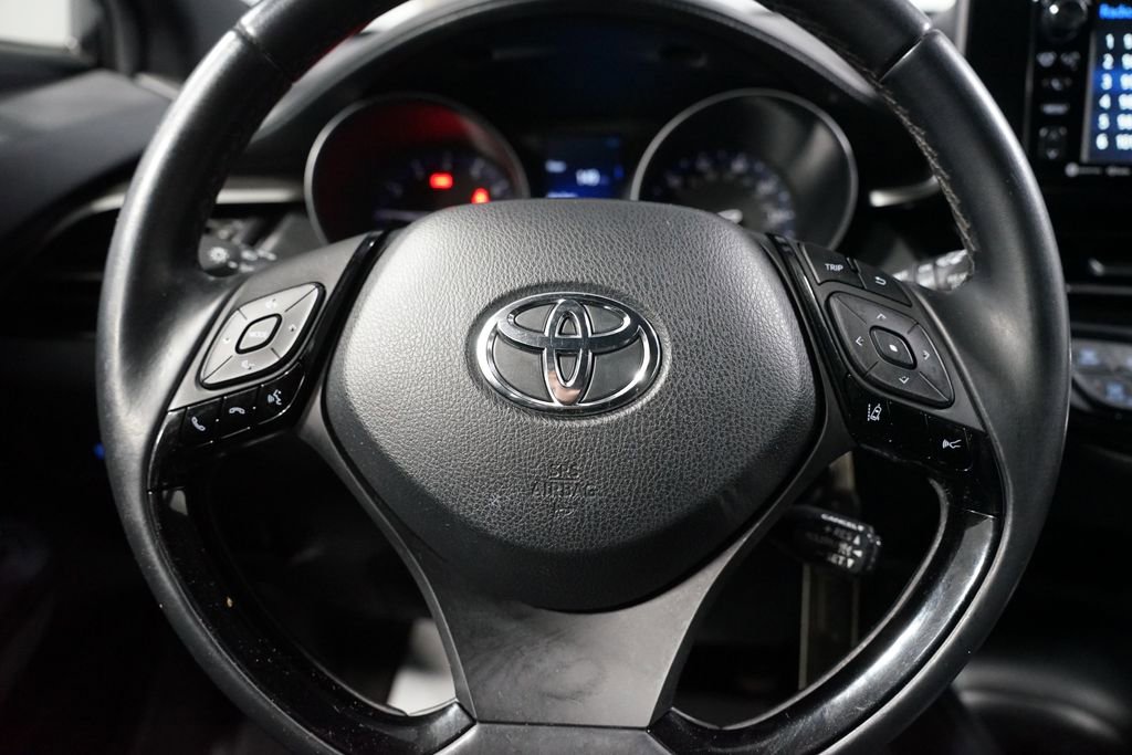 Used 2018 Toyota C-HR XLE image 12