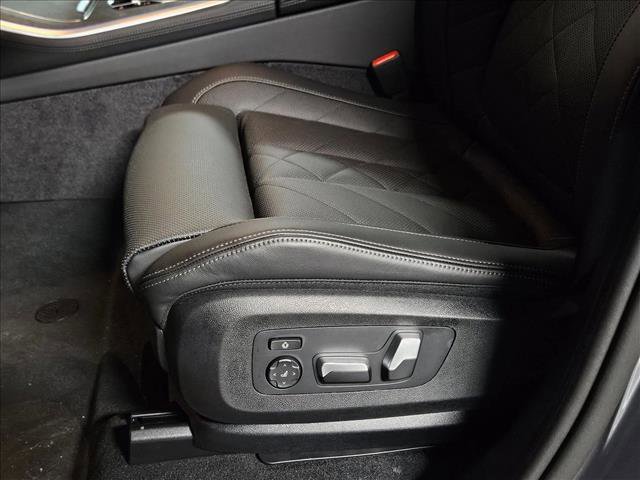 Used 2026 BMW X5 xDrive50e w/ Parking Assistance Package image 4