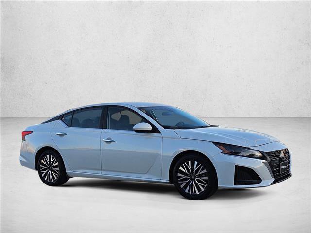 Used 2023 Nissan Altima 2.5 SV image 3