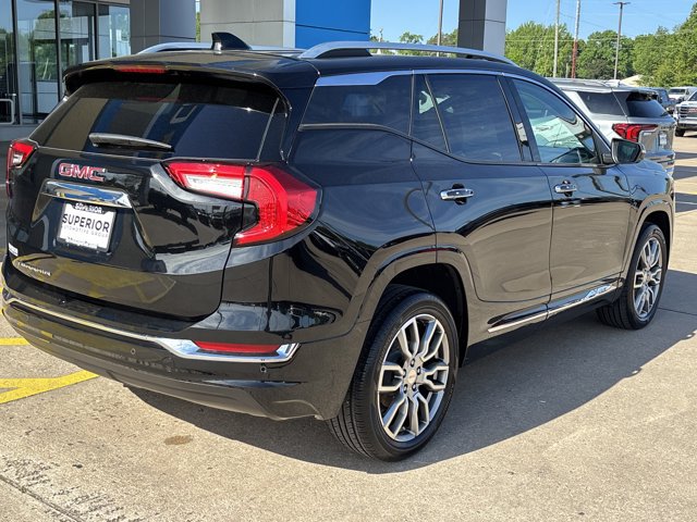 Used 2022 GMC Terrain Denali w/ Denali Premium Package AWD/4WD image 3
