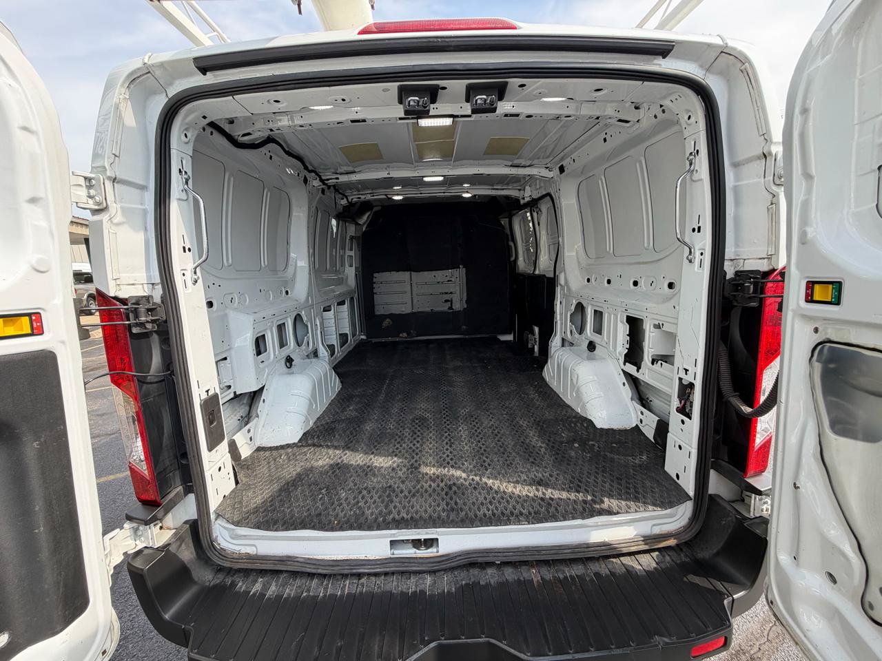 Used 2019 Ford Transit 250 130 Low Roof RWD image 12