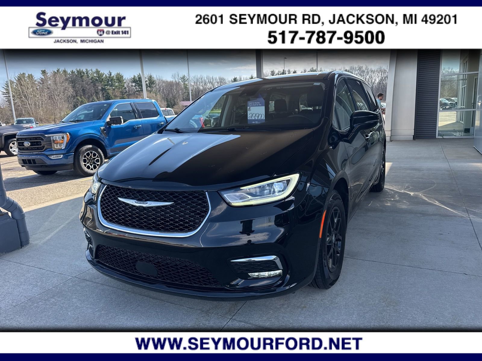 Used 2024 Chrysler Pacifica Touring-L FWD image 1