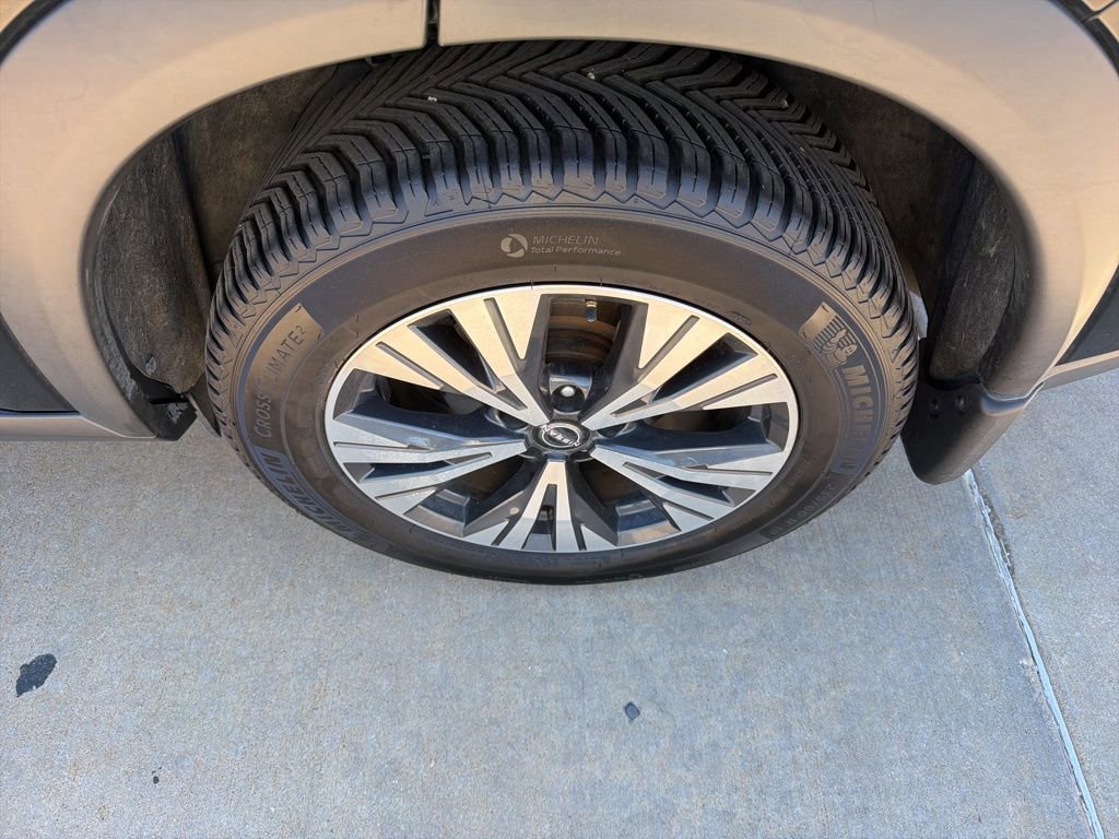 Used 2023 Nissan Rogue SV image 9
