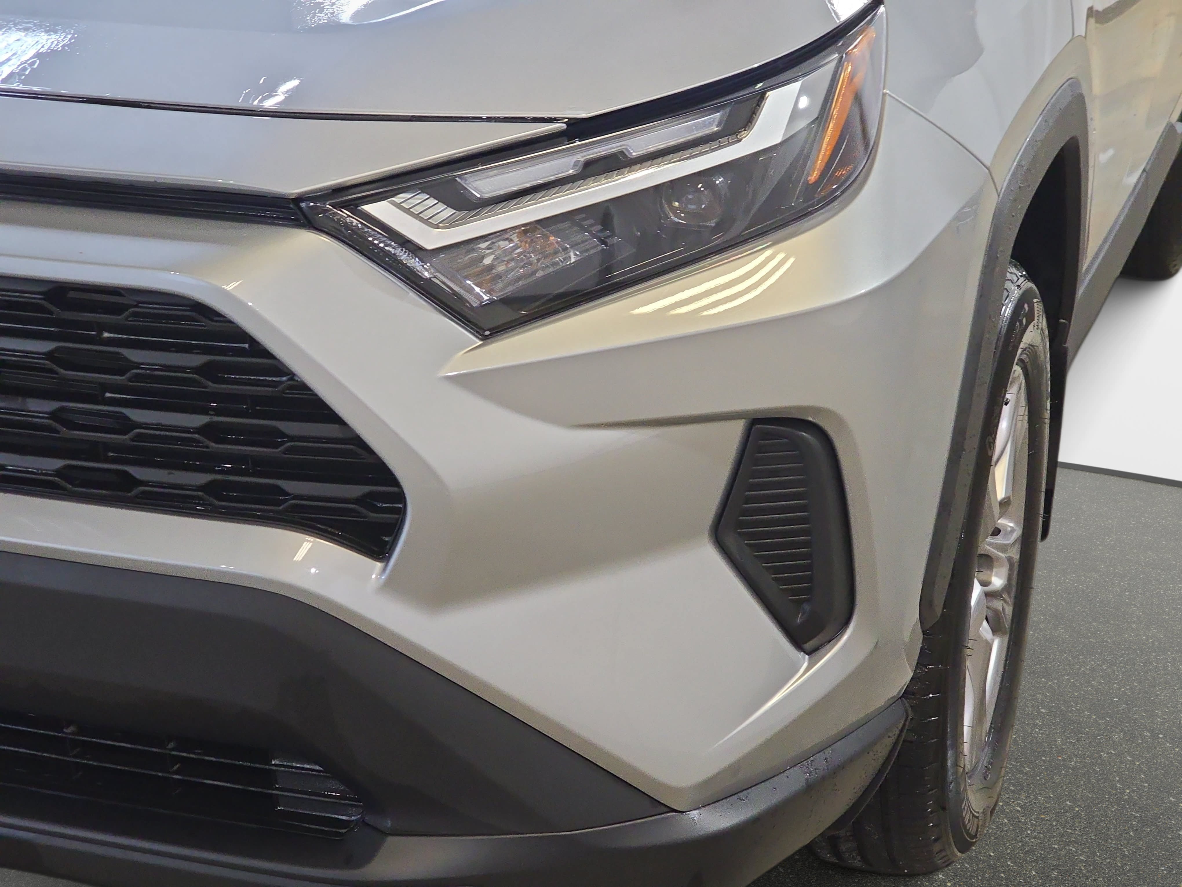 Used 2024 Toyota RAV4 XLE w/ Convenience Package FWD image 30