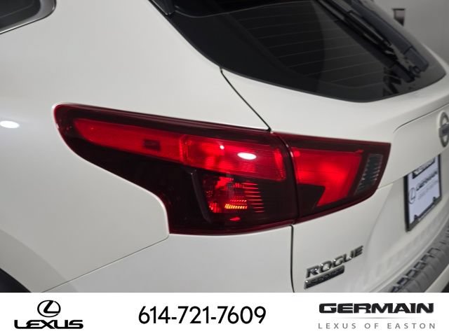 Used 2017 Nissan Rogue Sport SV AWD/4WD image 16