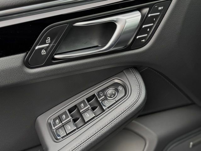 New 2026 Porsche Macan image 14