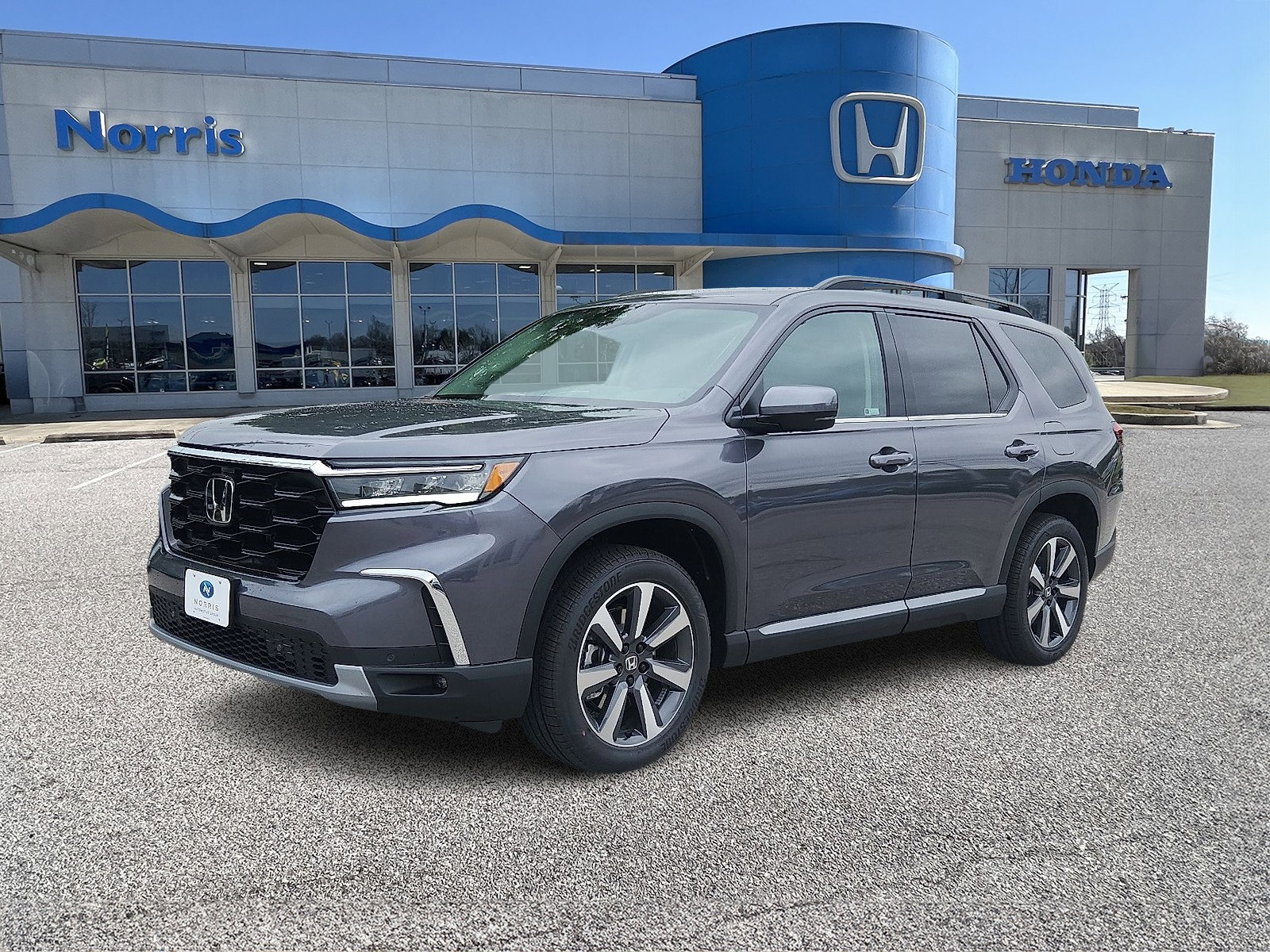 New 2025 Honda Pilot Touring image 2