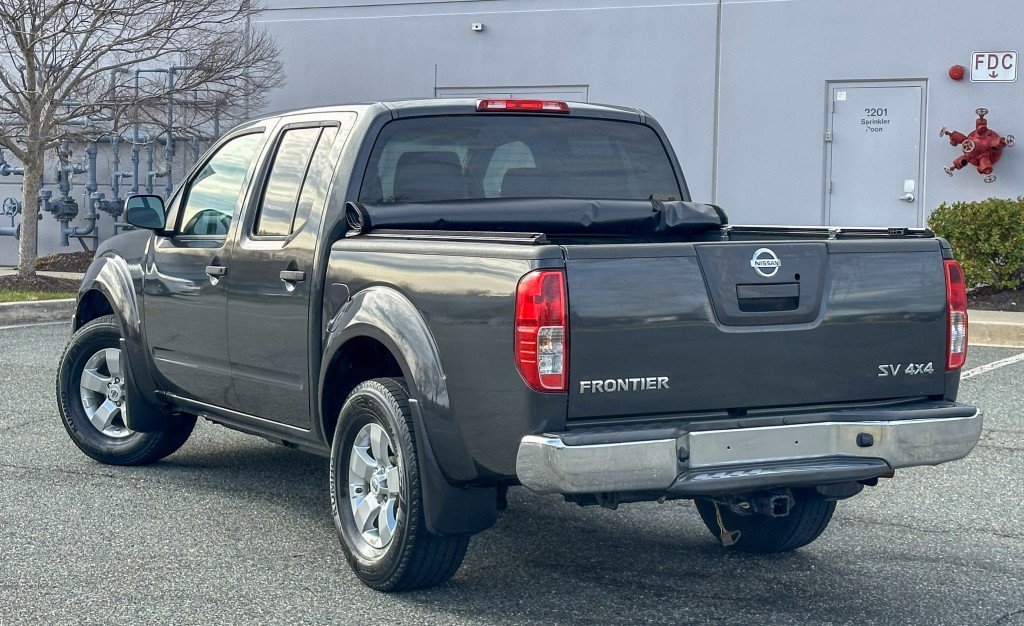 Used 2011 Nissan Frontier SV w/ SV Premium Utility Pkg AWD/4WD image 14