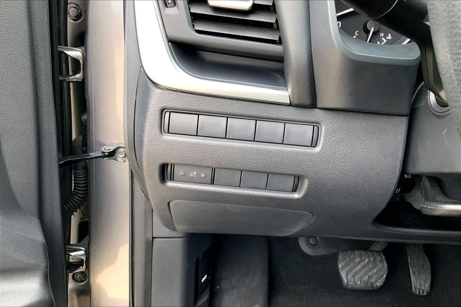 Used 2021 Nissan Rogue S AWD/4WD image 33