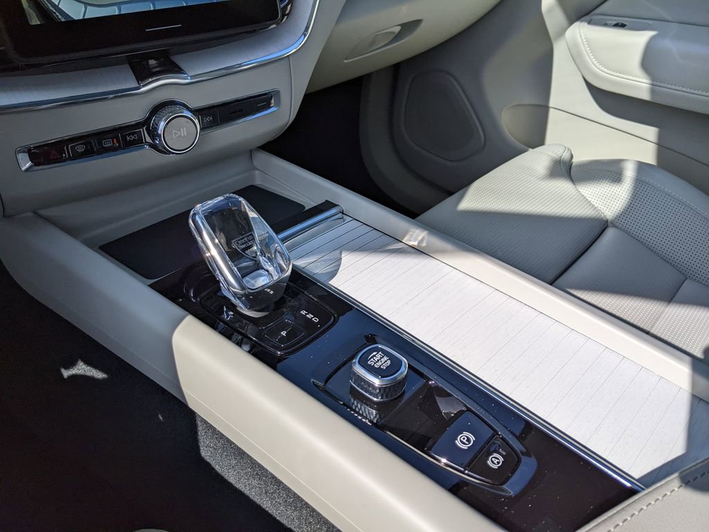 Certified 2026 Volvo XC60 B5 Ultra w/ Protection Package Premier image 19