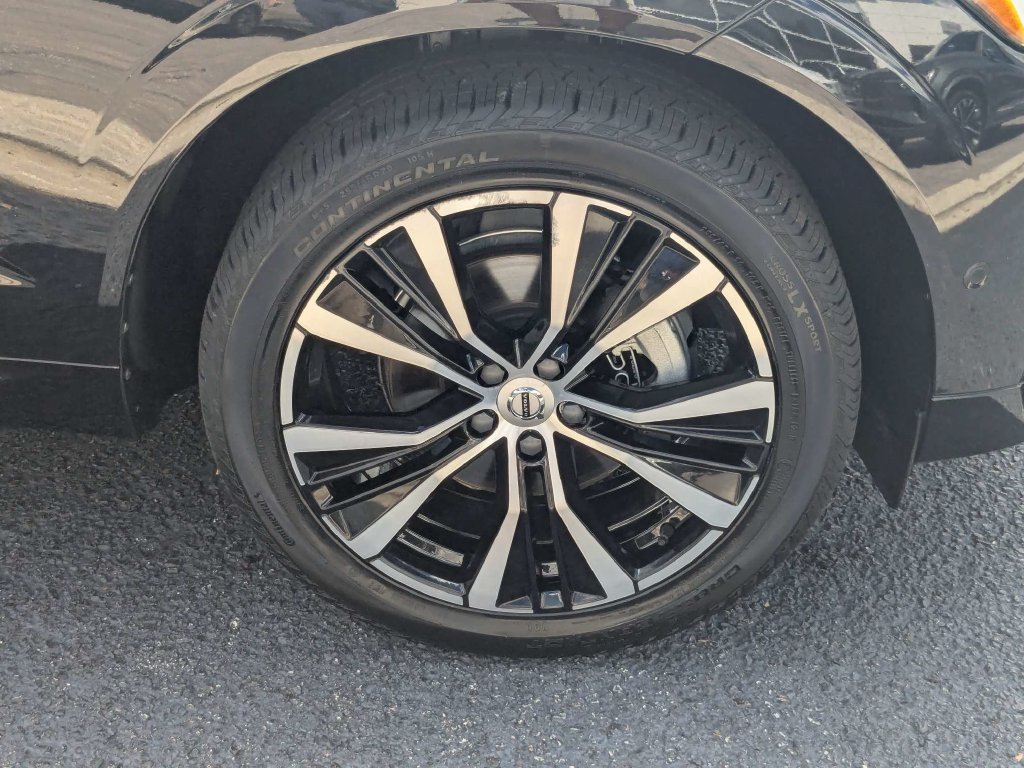 Certified 2024 Volvo XC60 B5 Plus w/ Protection Package Premier AWD/4WD image 13