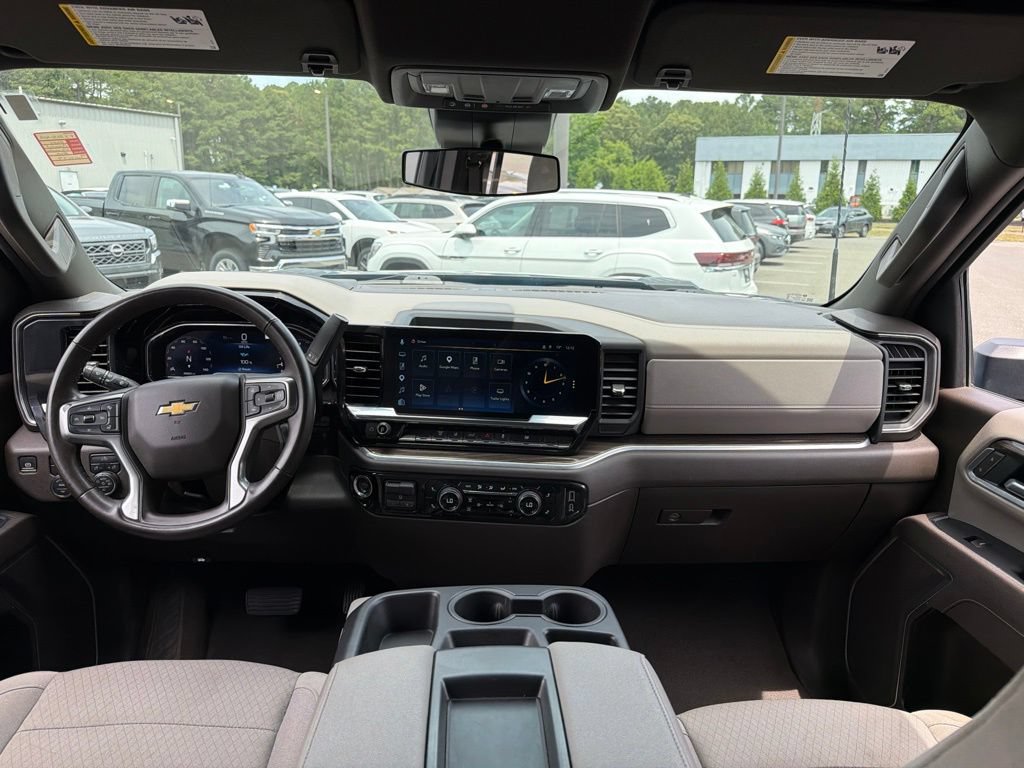Used 2025 Chevrolet Silverado 2500 LT w/ Convenience Package AWD/4WD image 8