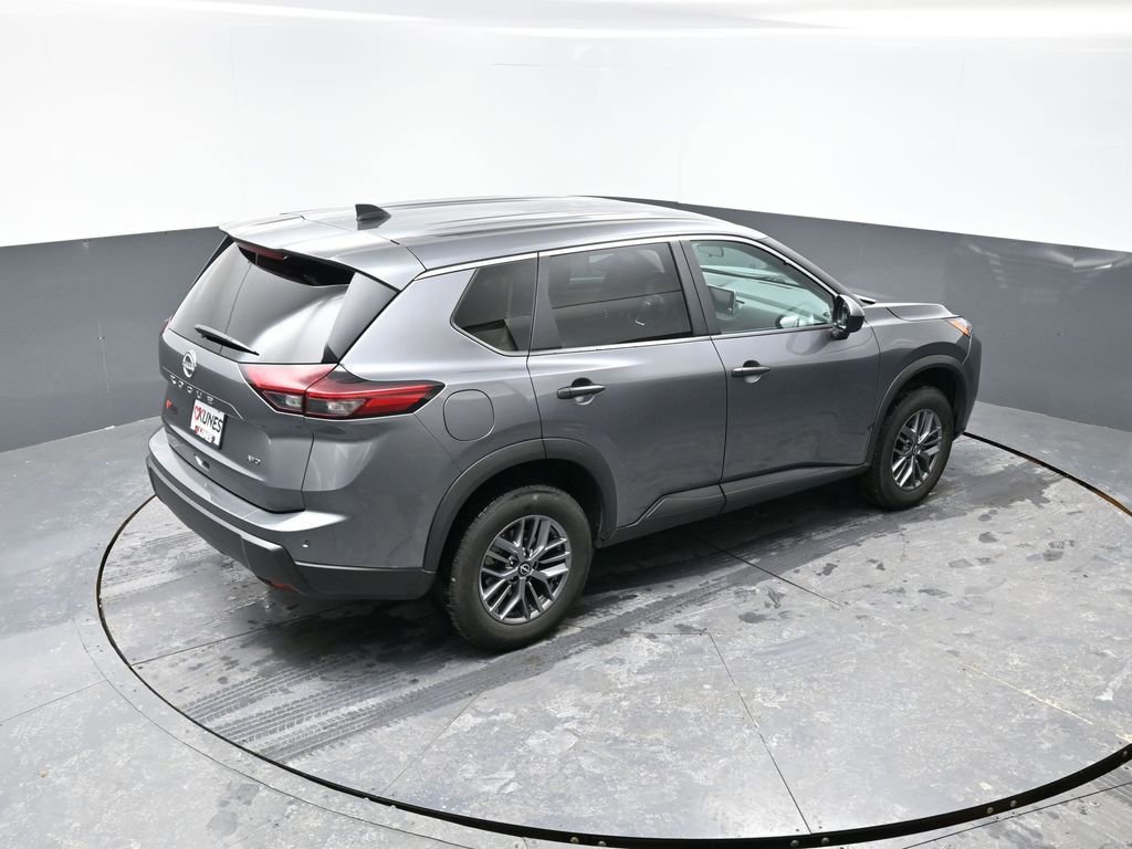 Used 2024 Nissan Rogue S image 39