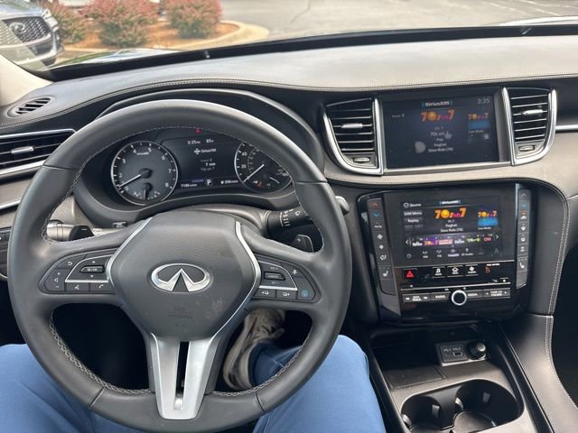 Certified 2025 INFINITI QX50 Luxe AWD/4WD image 3
