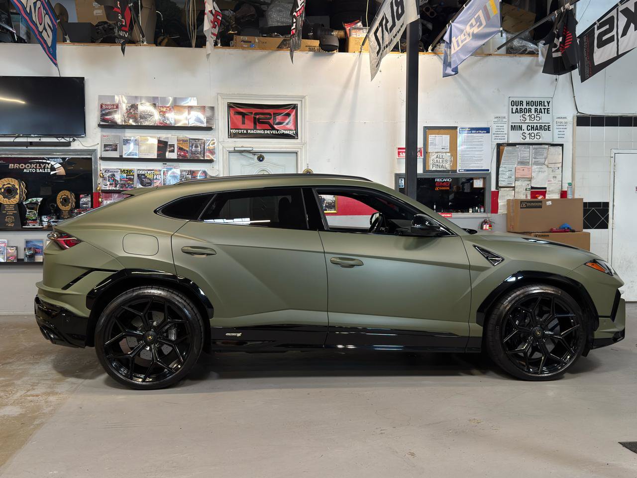 Used 2024 Lamborghini Urus S AWD/4WD image 5