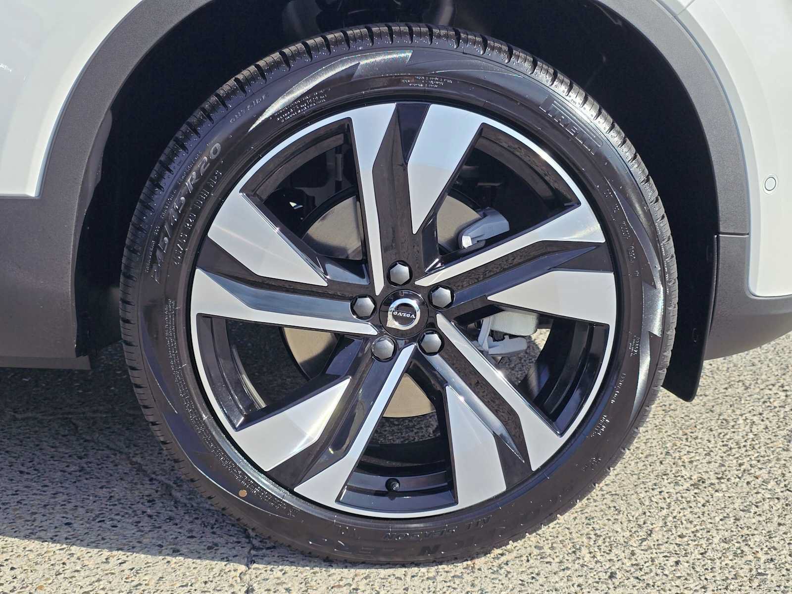 New 2026 Volvo XC40 B5 Ultra w/ Protection Package Premier AWD/4WD image 9