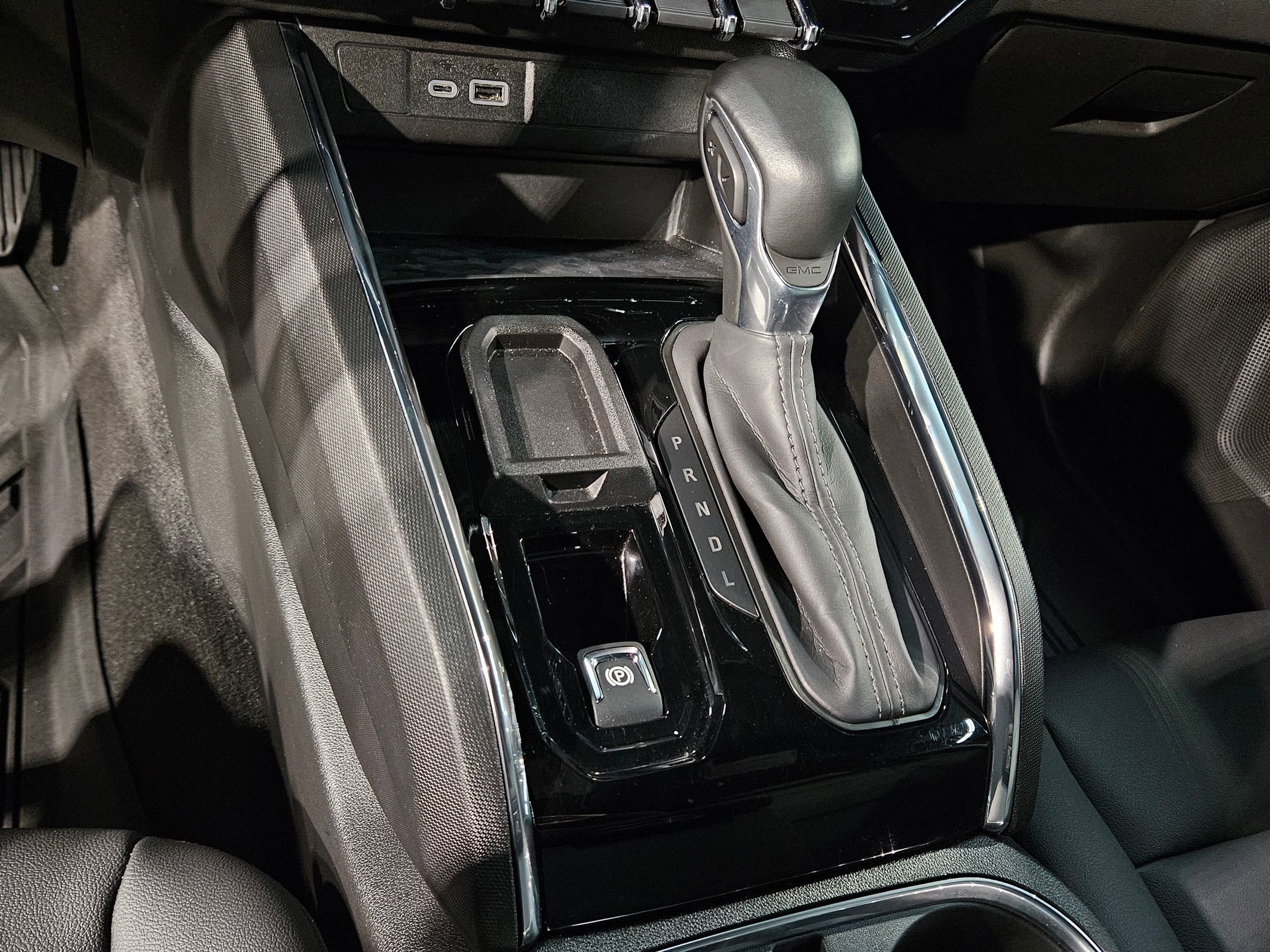 Used 2024 GMC Canyon Elevation w/ Elevation Premium Package image 32