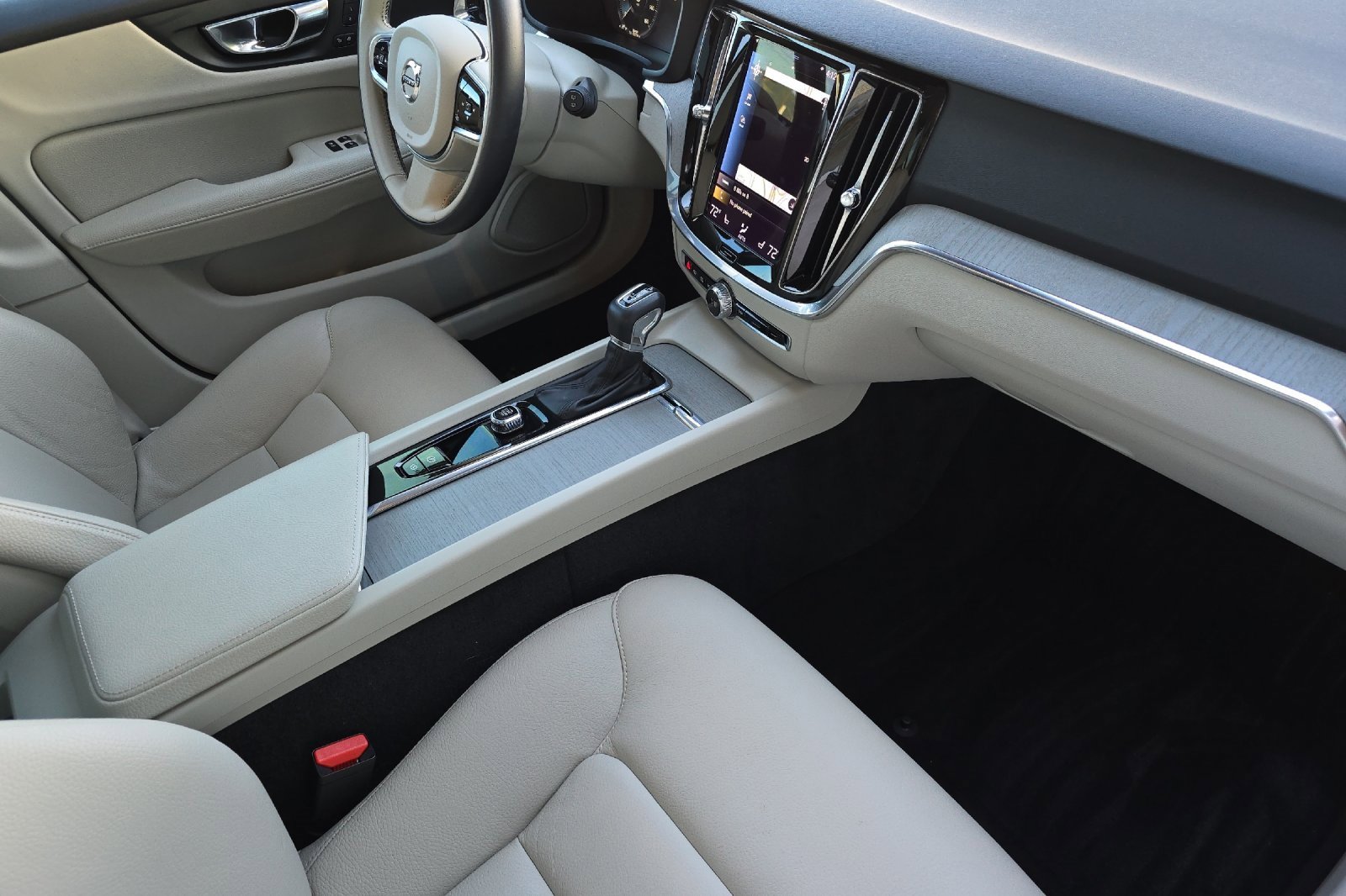 Used 2022 Volvo V60 T5 Cross Country w/ Advanced Package image 16