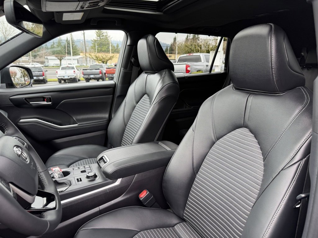 Used 2025 Toyota Highlander XSE image 15