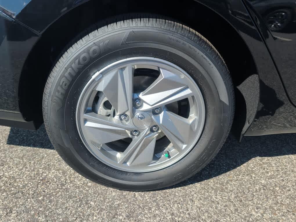 New 2026 Hyundai Elantra SE FWD image 30