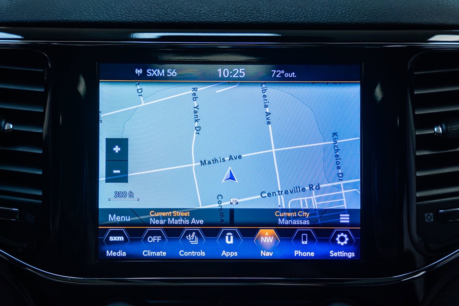 Used 2020 Jeep Grand Cherokee Altitude AWD/4WD image 23
