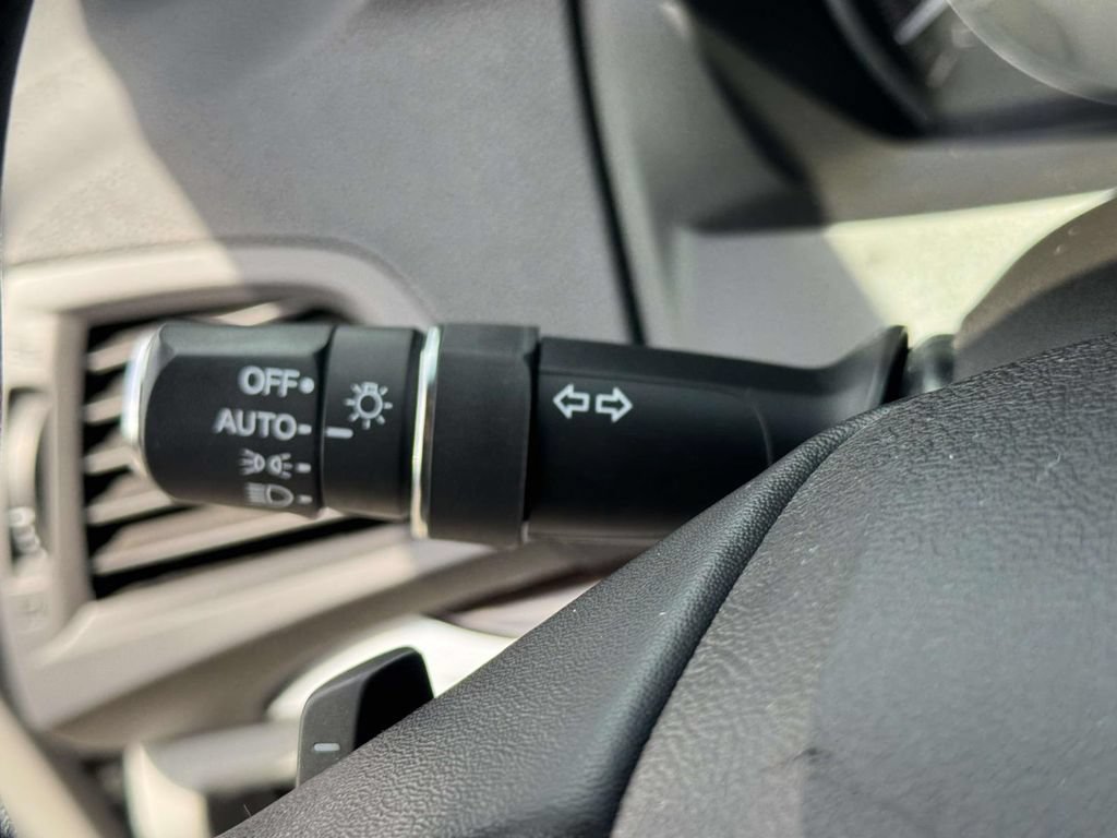 Used 2017 Acura MDX SH-AWD image 25