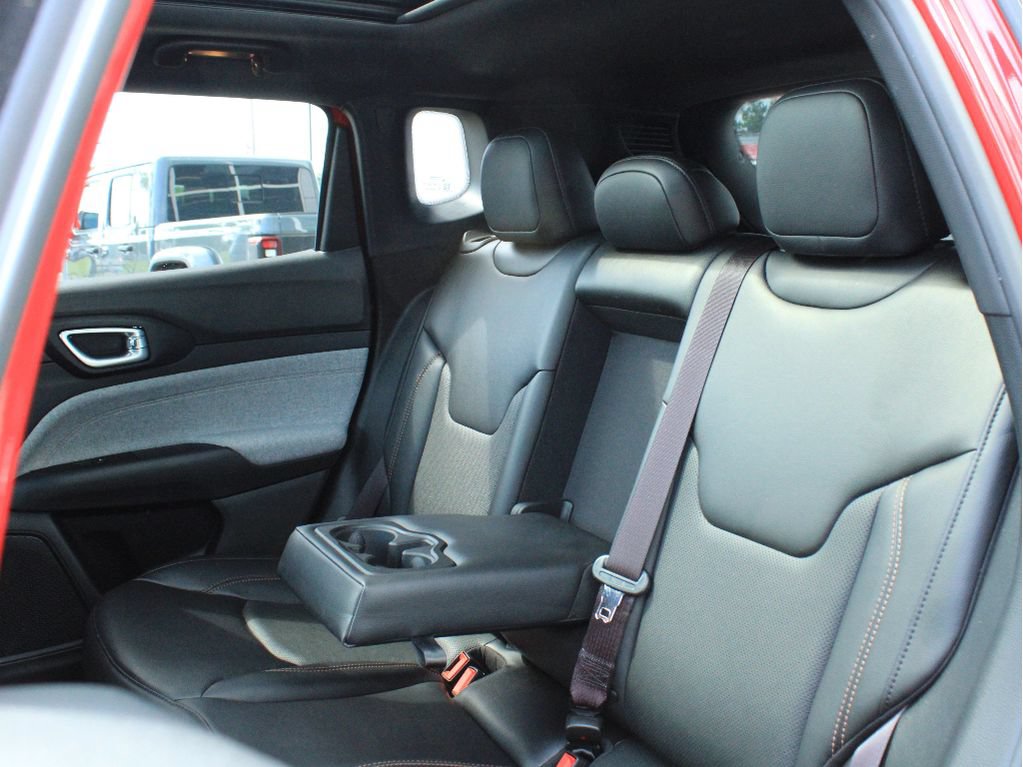 Certified 2023 Jeep Compass Latitude w/ Sun and Sound Group AWD/4WD image 32