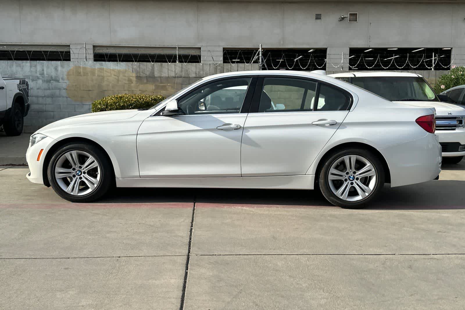 Used 2017 BMW 330i Sedan RWD image 6