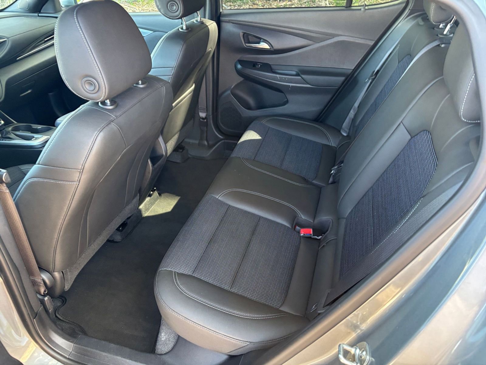 Used 2025 Buick Envista Preferred image 27