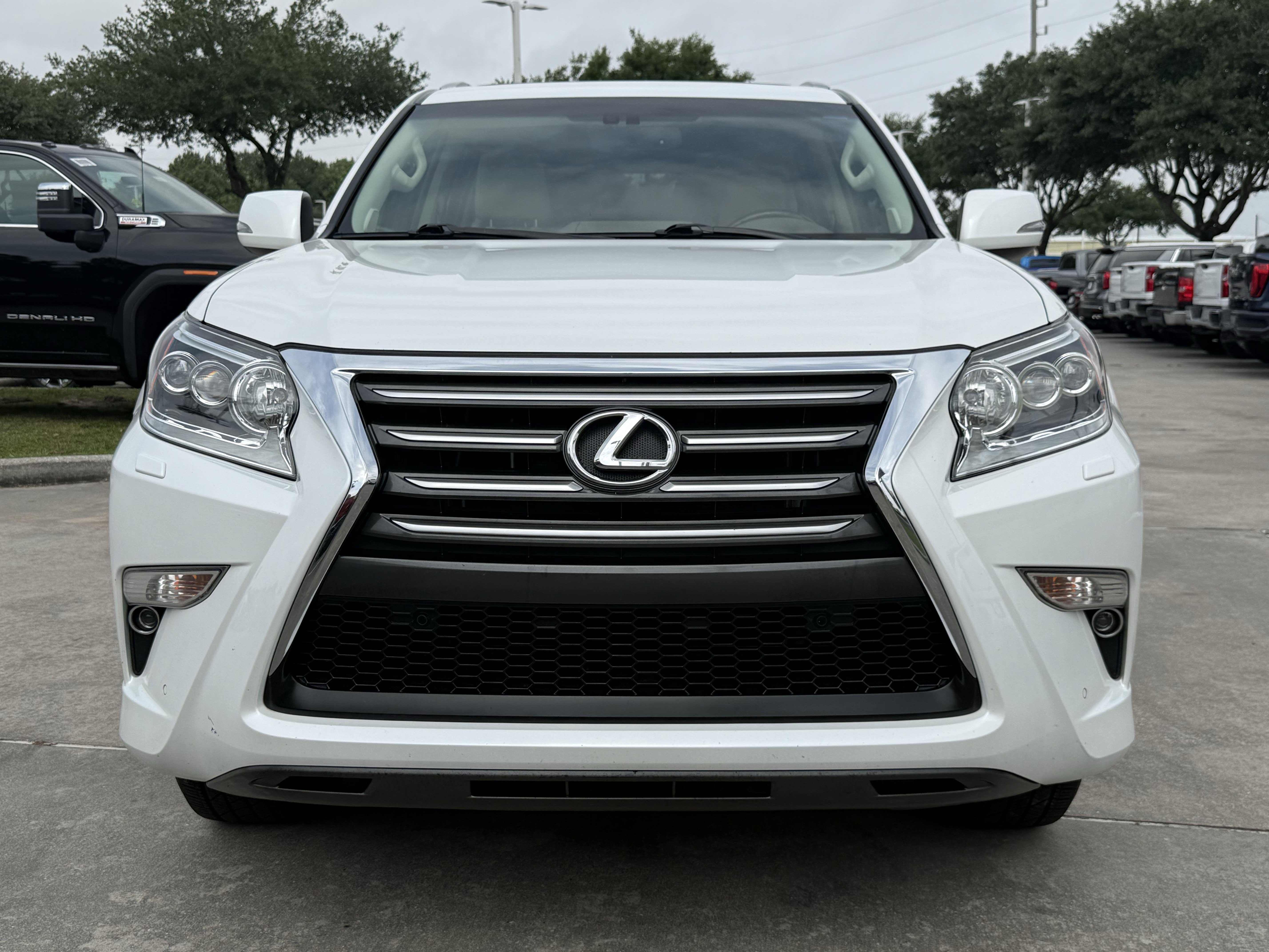 Used 2019 Lexus GX 460 Premium w/ Premium Package AWD/4WD image 10